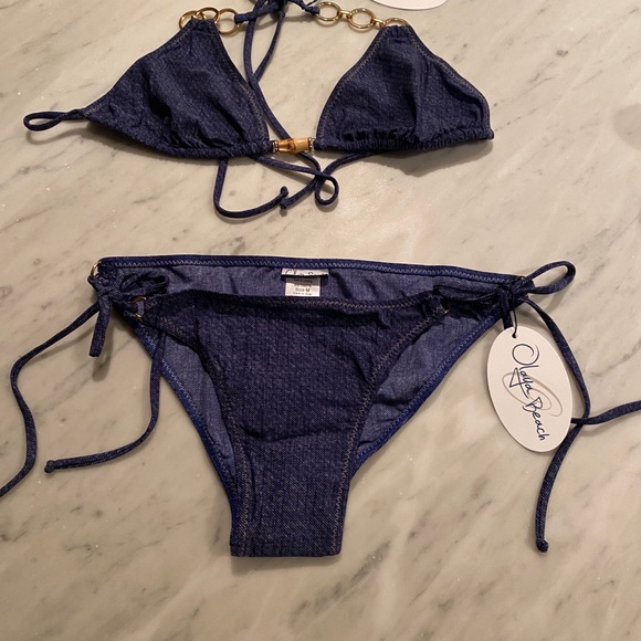 Bikini - Picture 2 of 11